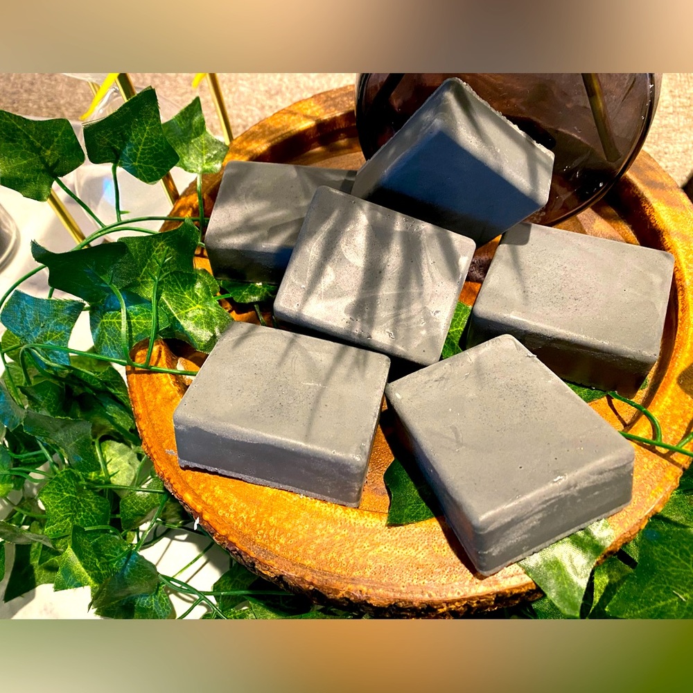 Charcoal Base Bar Soap 🧼 Vanilla Scent (quantity 1) - Picture 1 of 1